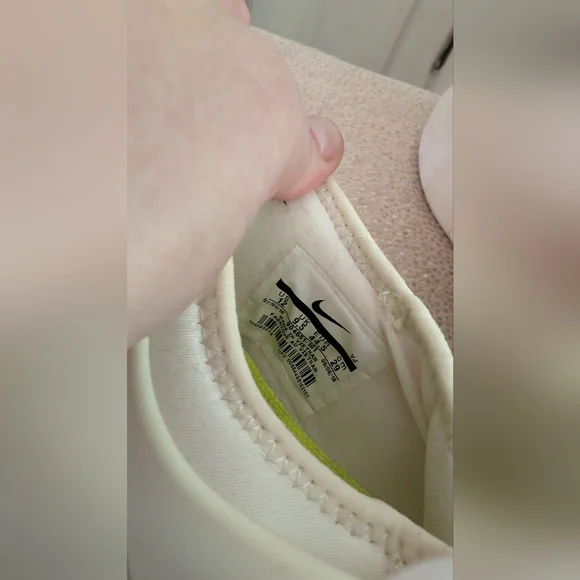 NIKE FREE WOMEN'S TRAINING SHOE SIZE 12 METALLIC SILVER/WHITE - Picture 3 of 8